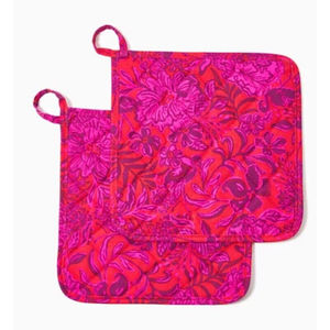 Lilly Pulitzer Set of 2 Pot Holders Amaryllis Red Secret Hideaway